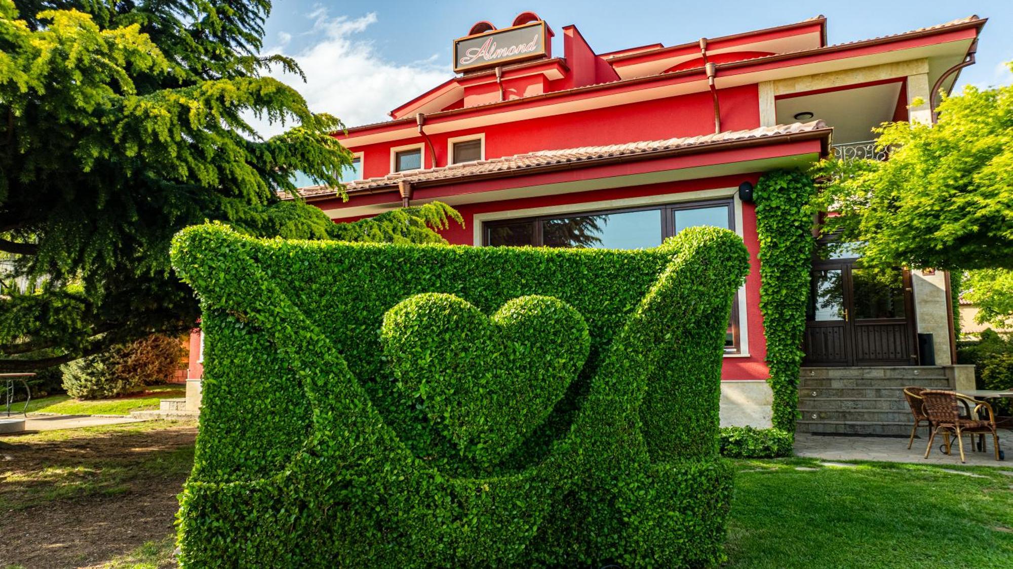 Hotel-Restaurant Almond Karlovo Exterior photo